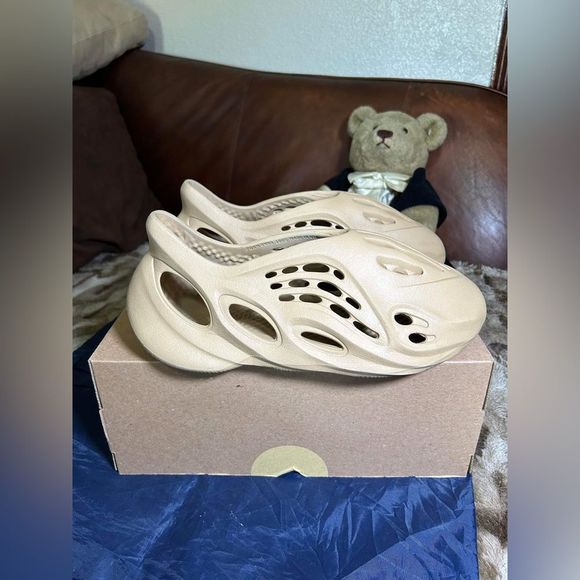 Adidas Yeezy Foam Runner Size 10 - Picture 3 of 11